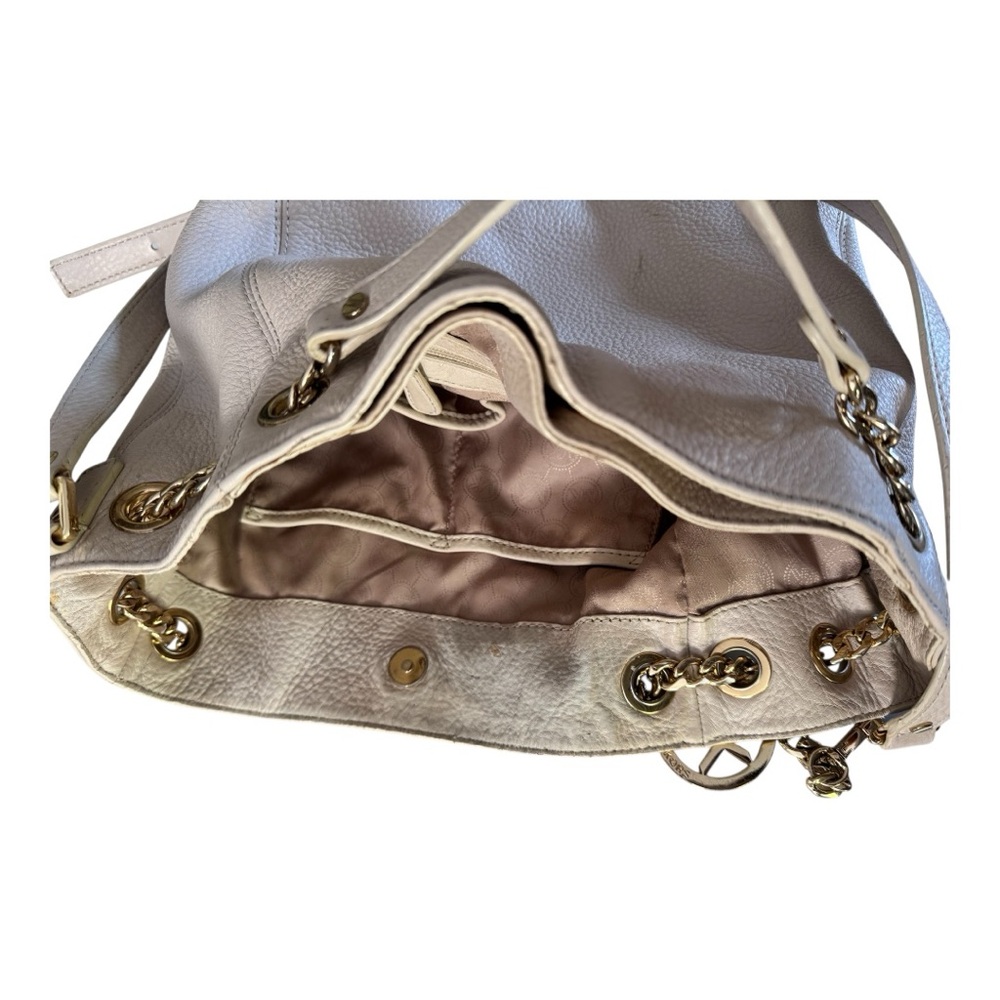 Michael Michael Kors Beige Handbag – Classic Style with Functional Design. - Picture 13 of 13